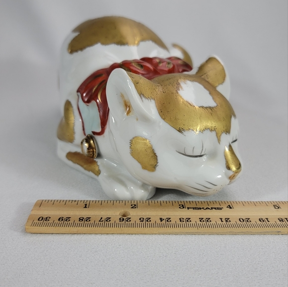 Japanese Porcelain Sleeping Cat Figure - Picture 12 of 13
